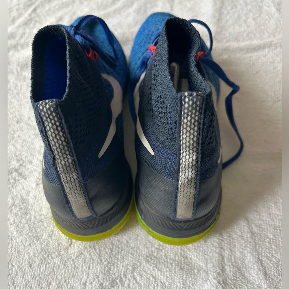 Running, hiking shoes. Perfect for everyday use. Gently used size 5.5